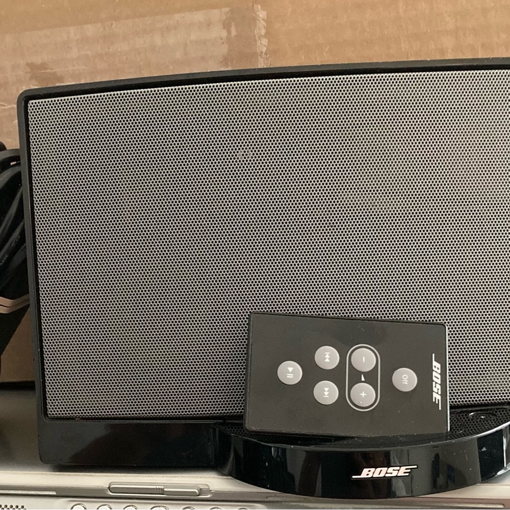 Nice BOSE SoundDock ll Digital Music System with Sound Dock Remote